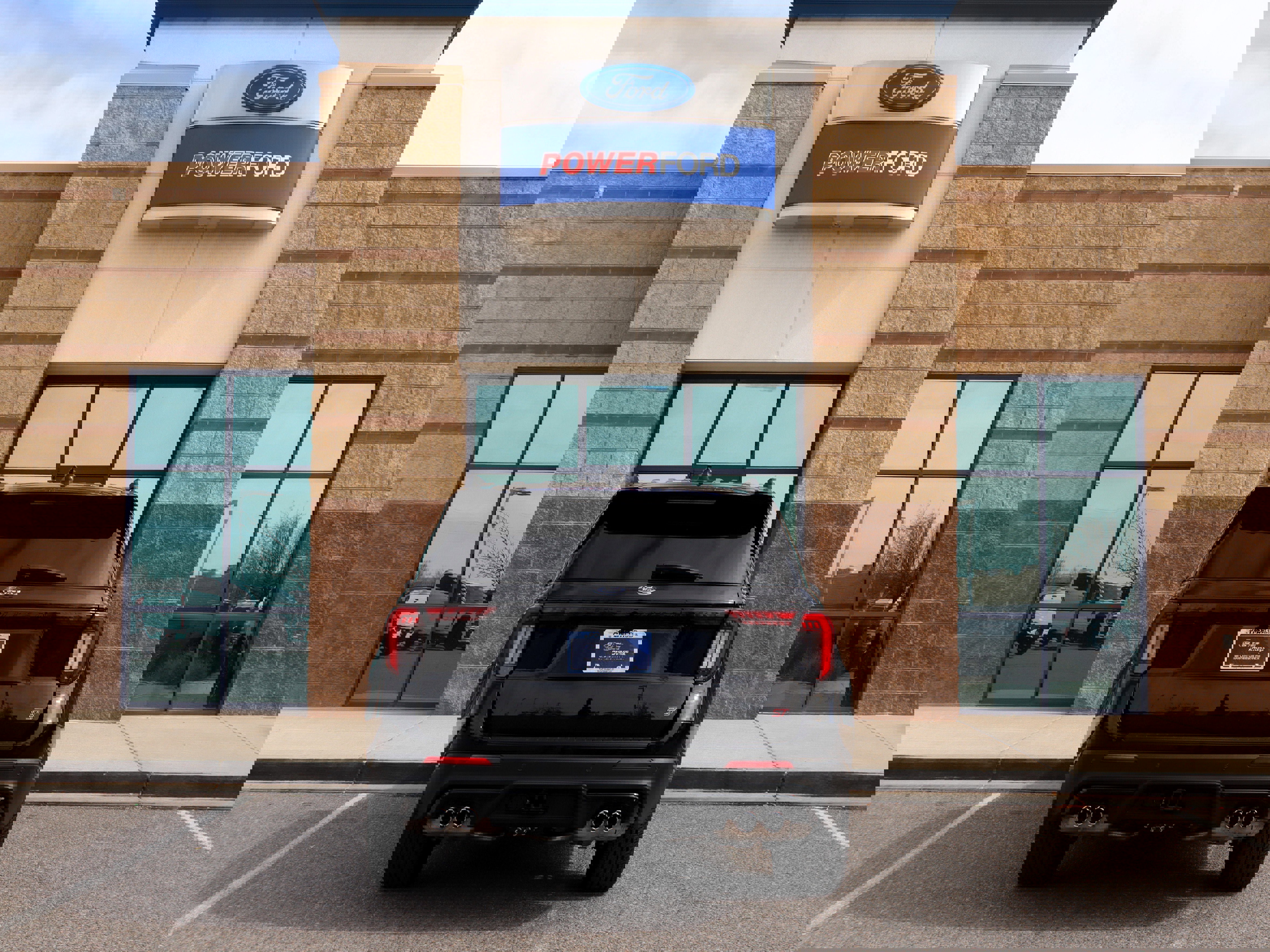 Certified 2025 Ford Explorer ST w/ Sun And Sound Package image 4