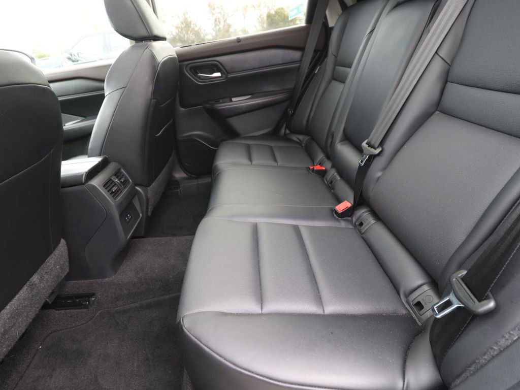 Used 2023 Nissan Rogue SV w/ SV Premium Package image 14