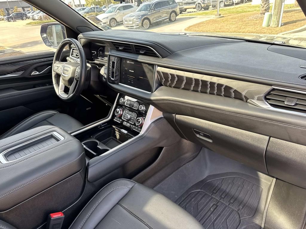 Used 2024 GMC Yukon XL Denali w/ Denali Reserve Package image 16