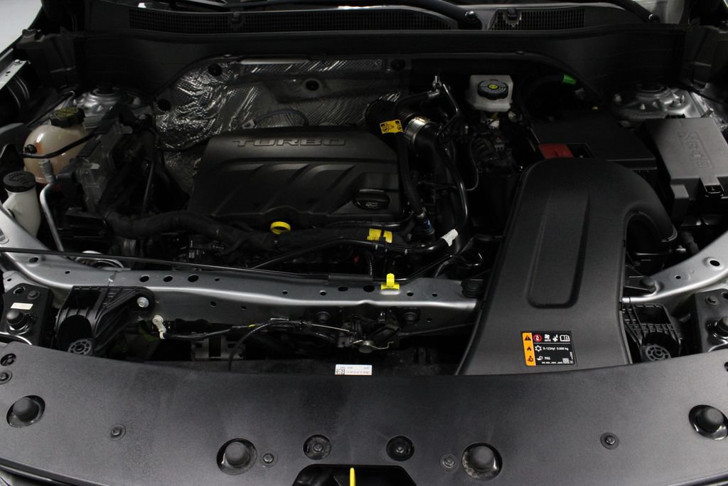 Used 2025 Chevrolet Trax LT FWD image 13