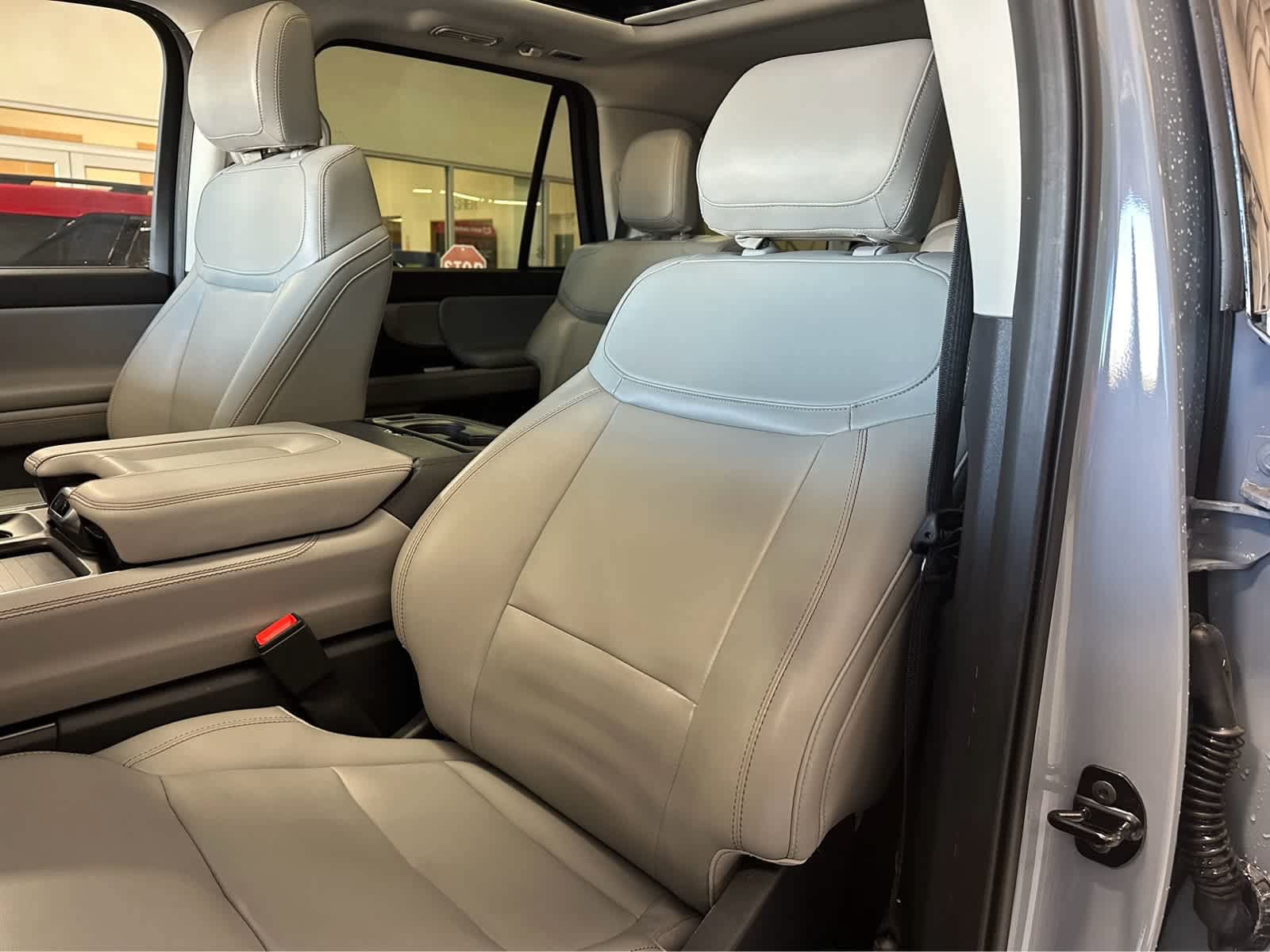 Certified 2025 Ford Expedition Active AWD/4WD image 18