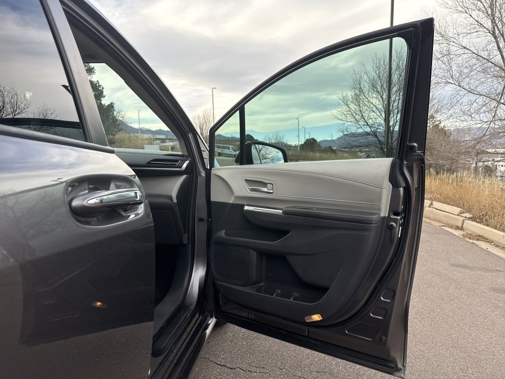Used 2021 Toyota Sienna XLE image 30