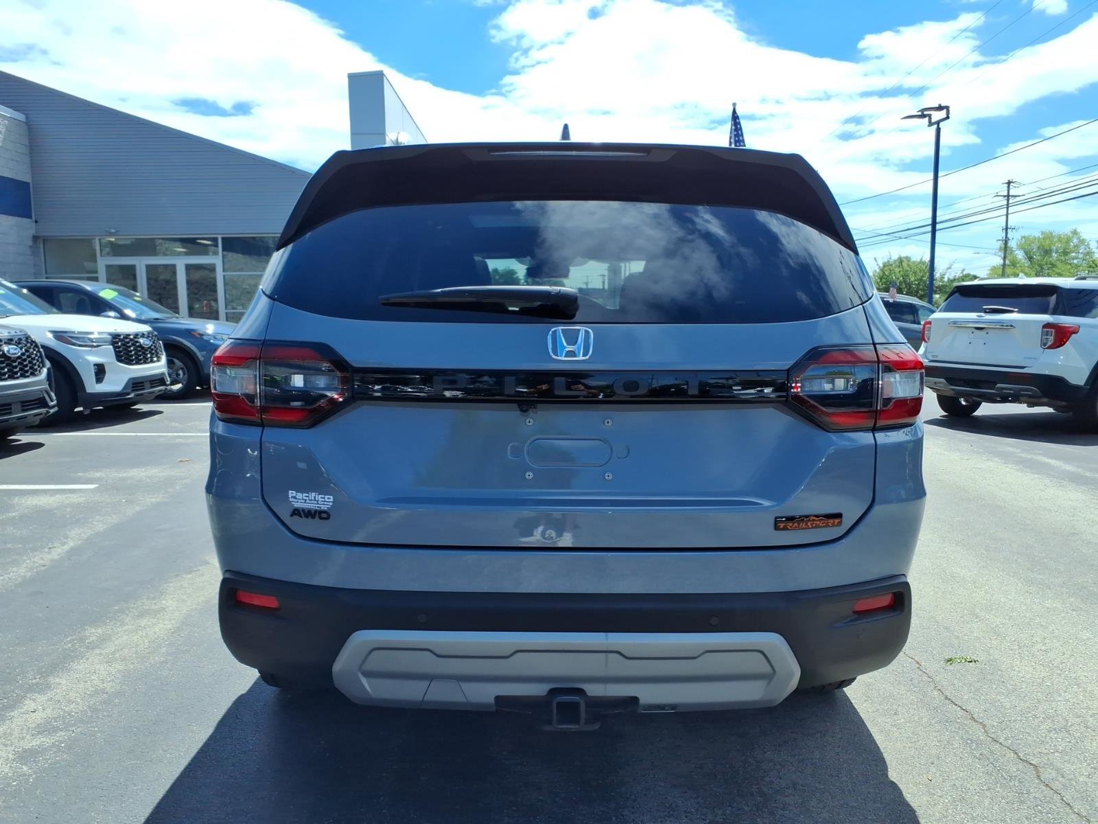 Used 2024 Honda Pilot TrailSport image 4