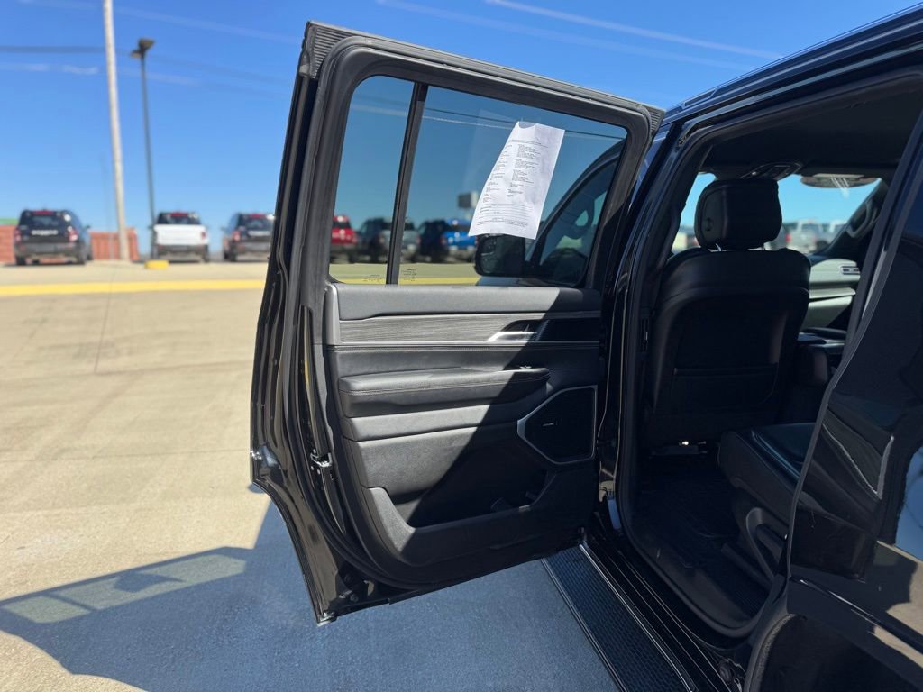 Used 2024 Jeep Wagoneer Series II w/ Flexible Seating Group image 32