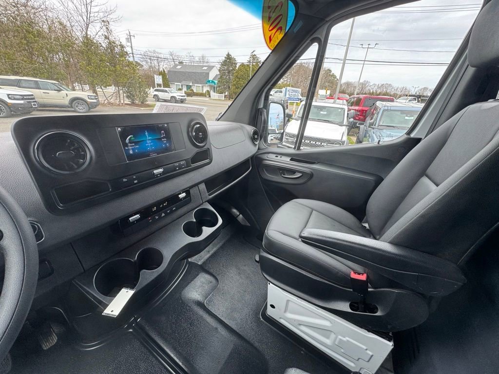 Used 2023 Mercedes-Benz Sprinter 2500 image 16