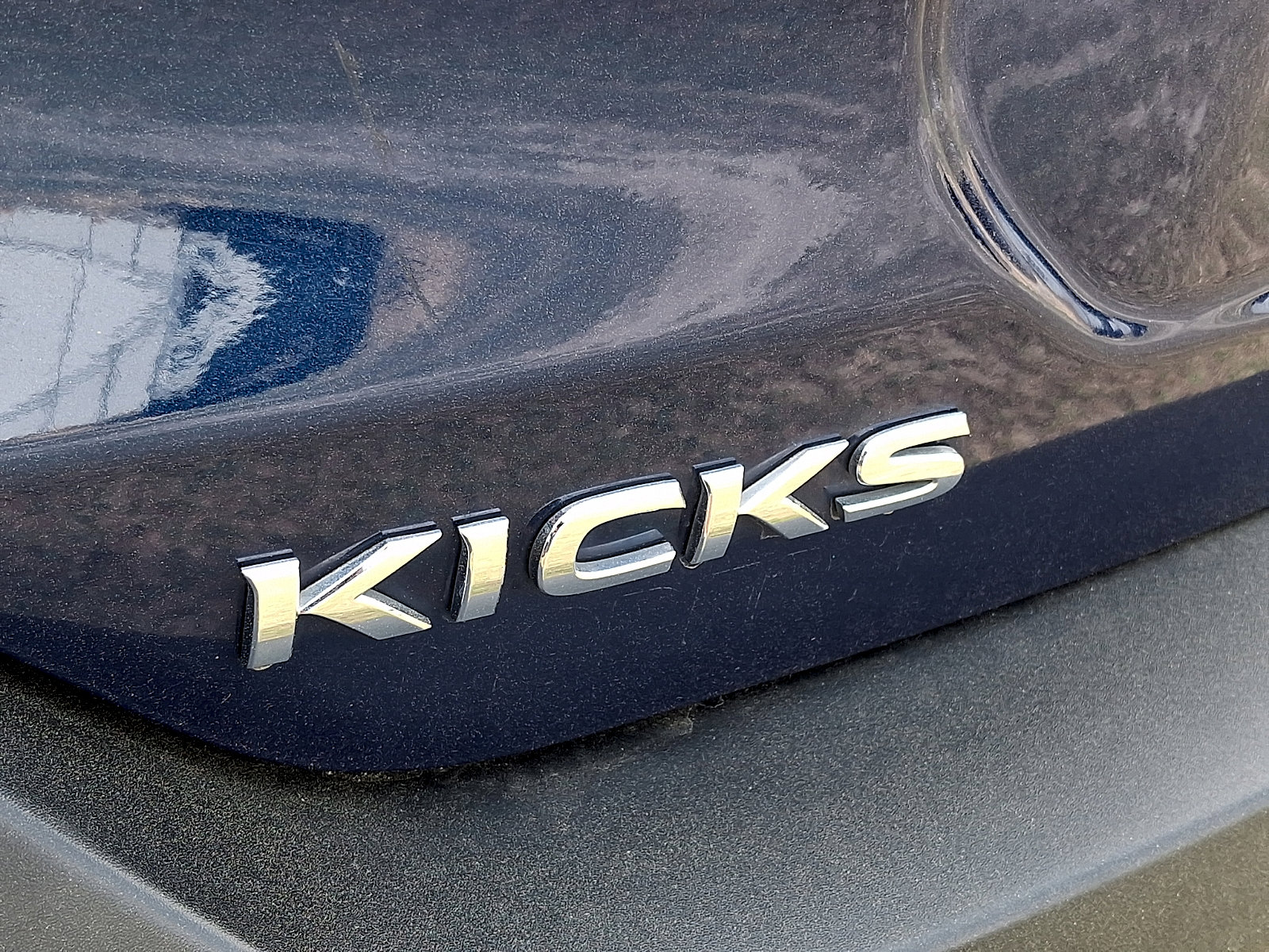 Used 2019 Nissan Kicks SV image 4