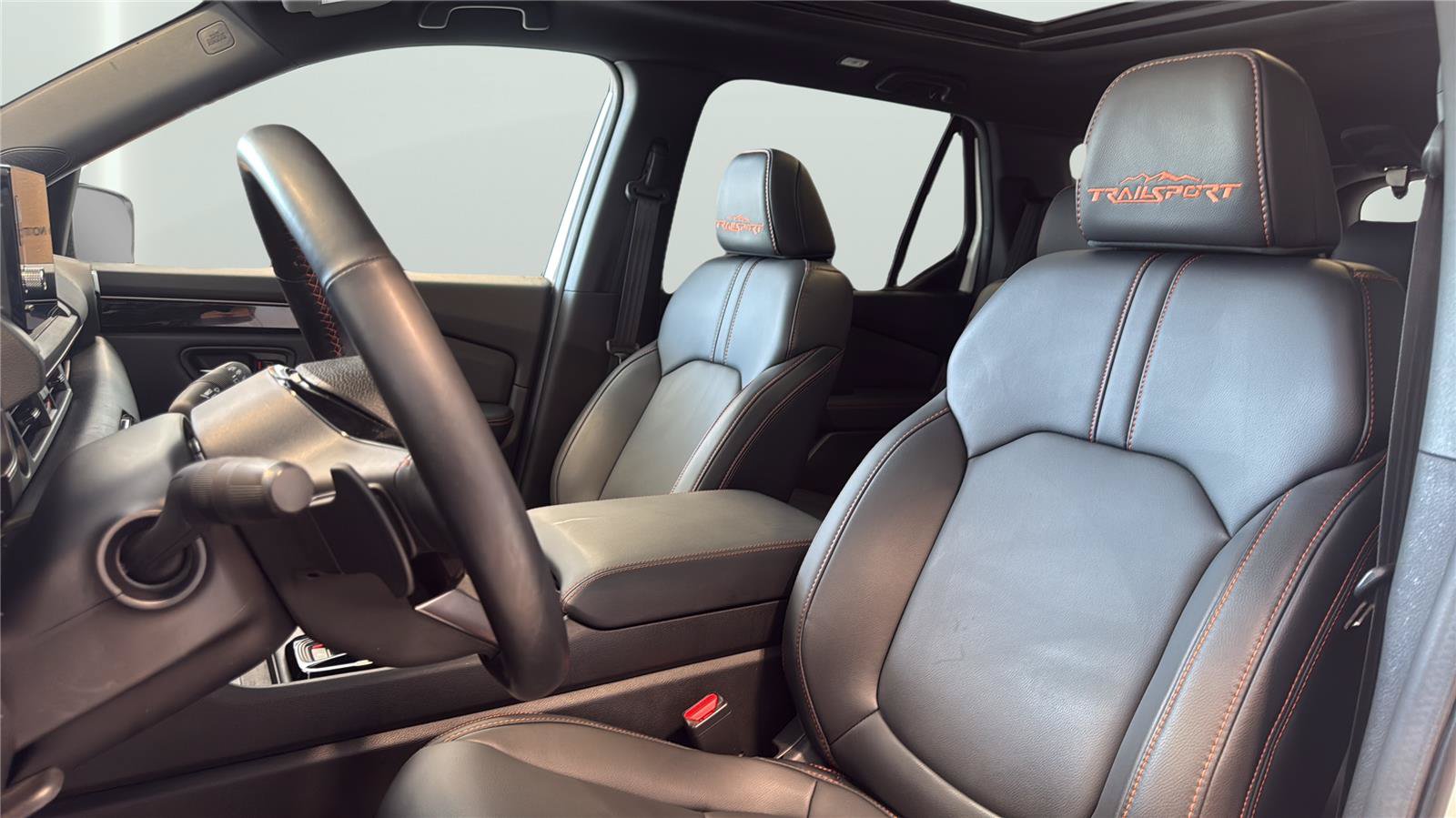Used 2025 Honda Pilot TrailSport image 11