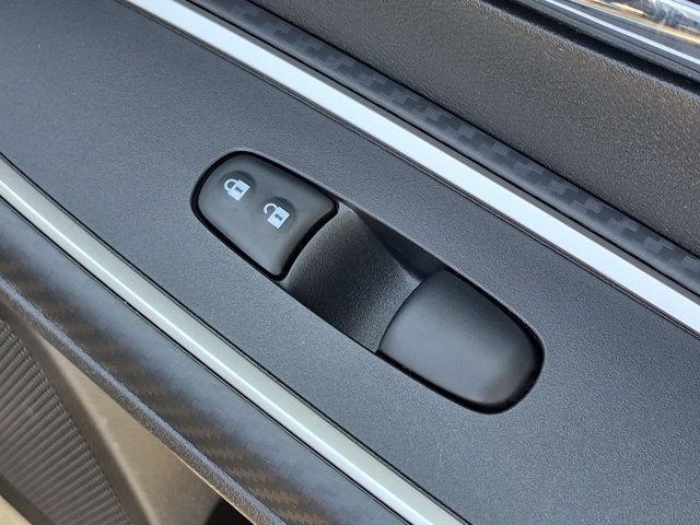 Used 2025 Nissan Versa SR w/ Trunk Package FWD image 33