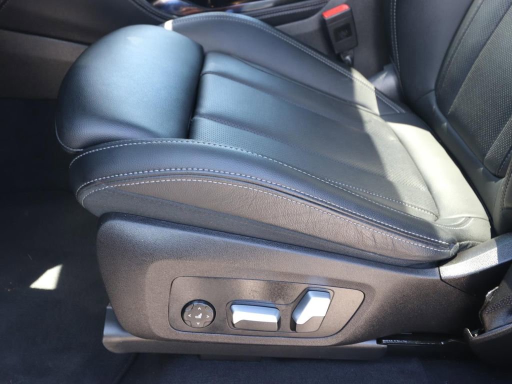 Used 2023 BMW X4 xDrive30i w/ M Sport Package AWD/4WD image 17