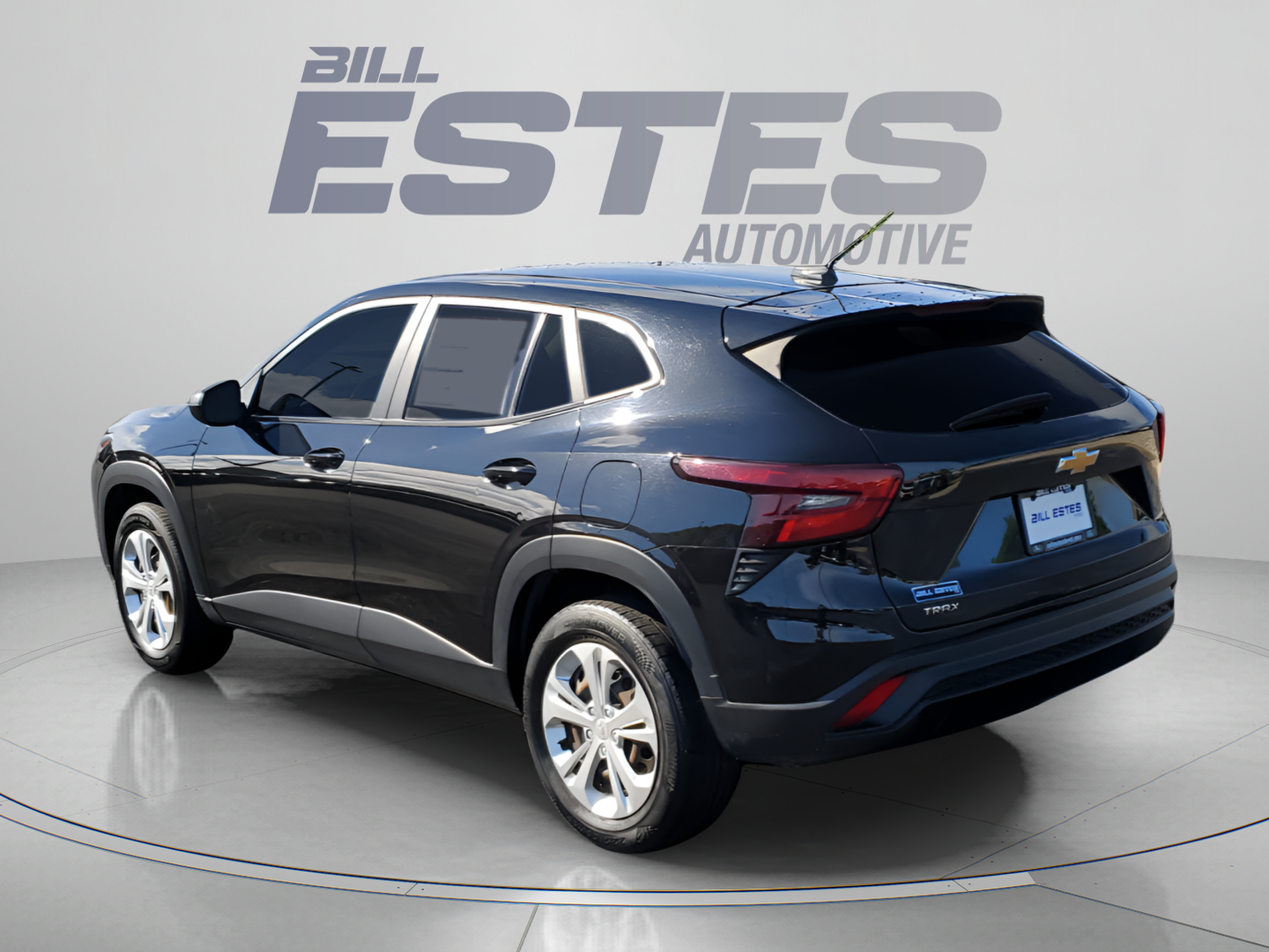 Used 2024 Chevrolet Trax LS FWD image 2