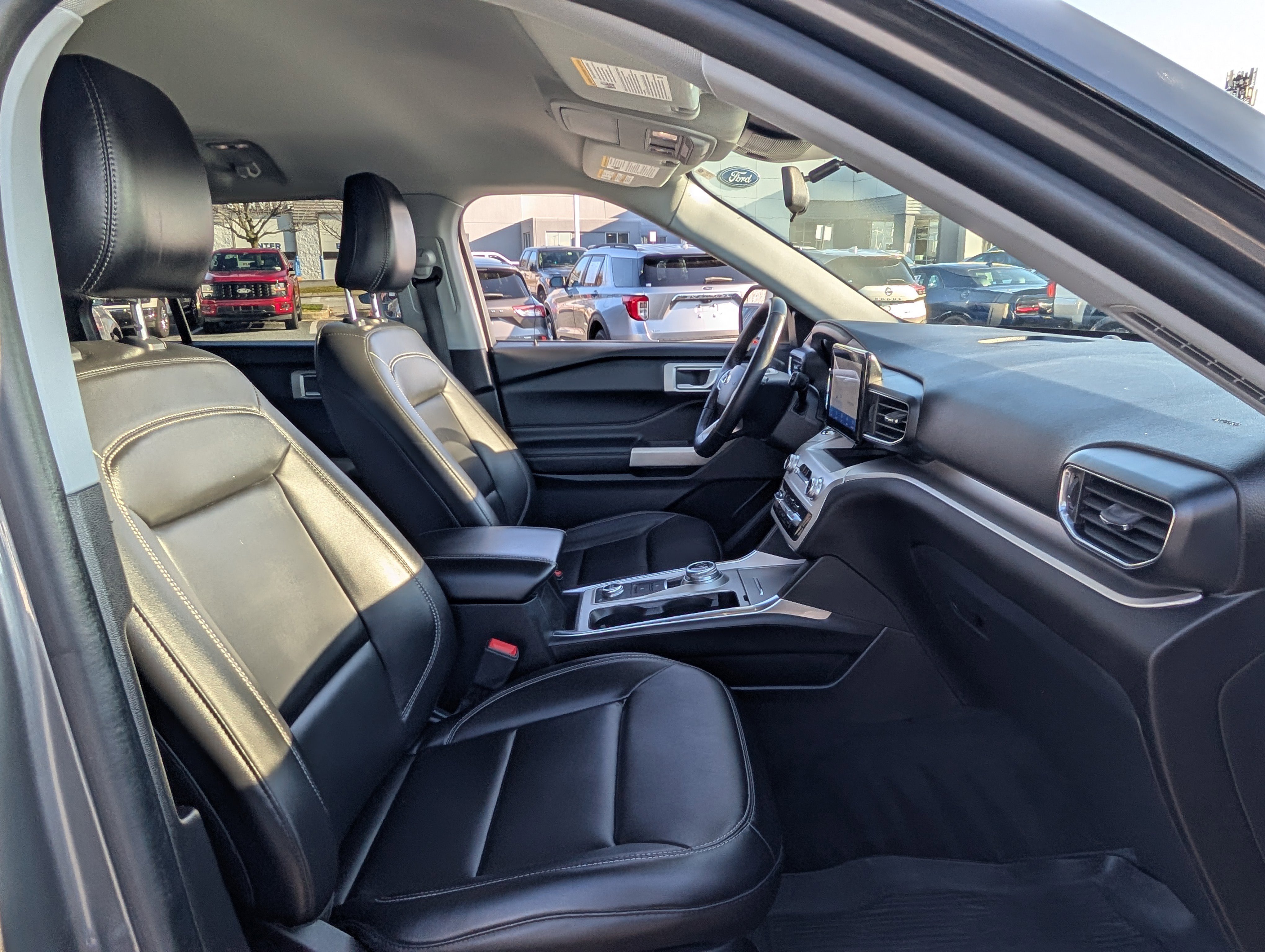 Certified 2022 Ford Explorer XLT w/ Equipment Group 202A image 10