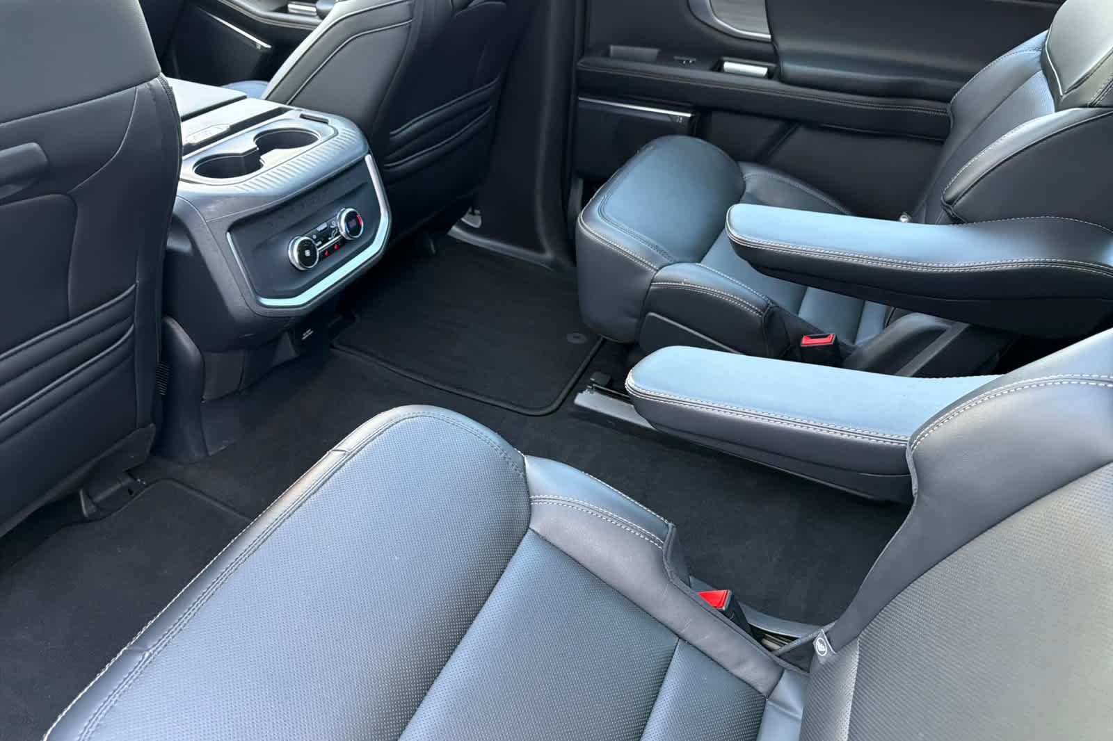 Certified 2025 Ford Expedition Max Platinum AWD/4WD image 4