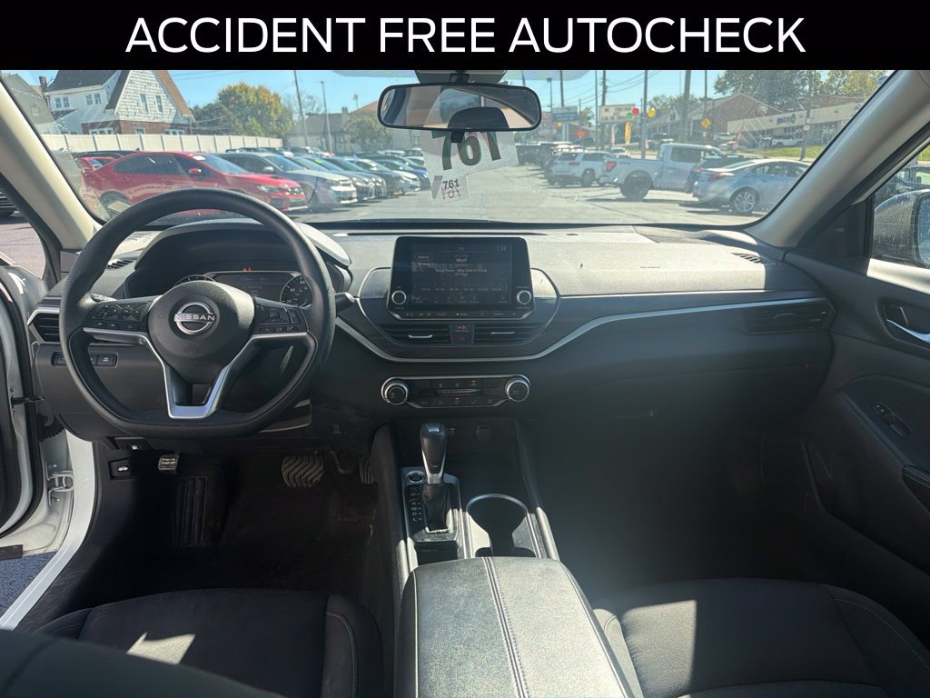 Used 2024 Nissan Altima 2.5 SV FWD image 12