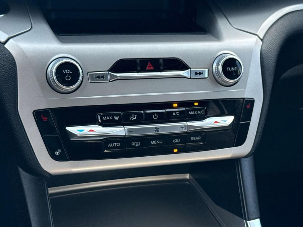 Certified 2022 Ford Explorer XLT w/ Equipment Group 202A image 22