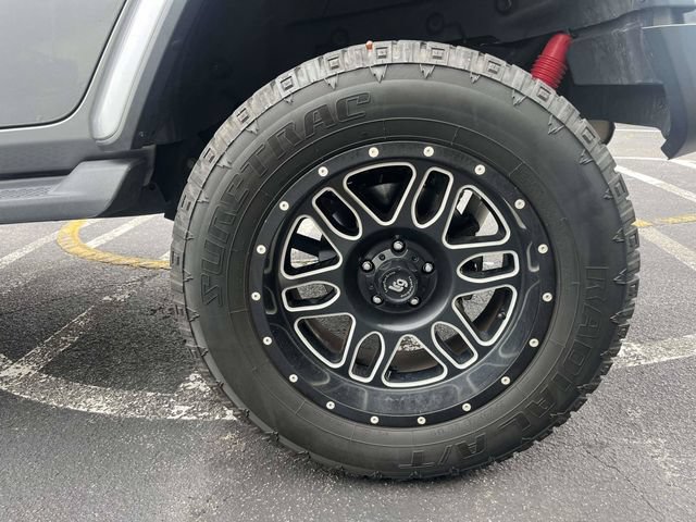 Used 2018 Jeep Wrangler Unlimited Sahara w/ Dual Top Group AWD/4WD image 13