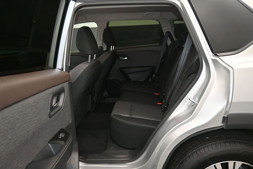 Used 2021 Nissan Rogue SV FWD image 15