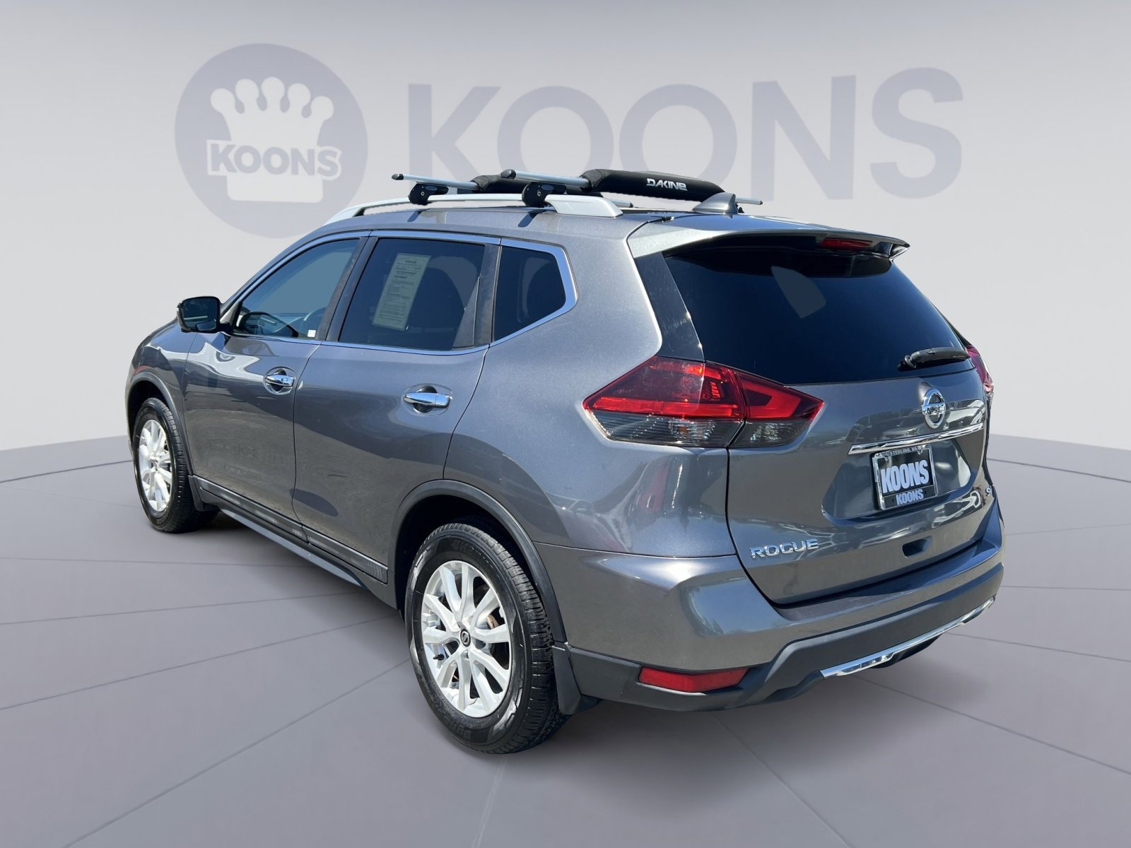 Used 2018 Nissan Rogue SV w/ Premium Package FWD image 14