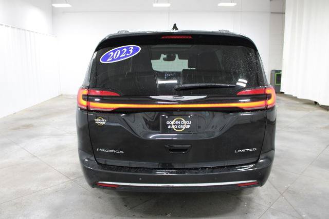 Used 2023 Chrysler Pacifica Limited FWD image 8