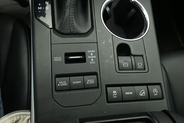 Used 2021 Toyota Highlander XLE AWD/4WD image 17