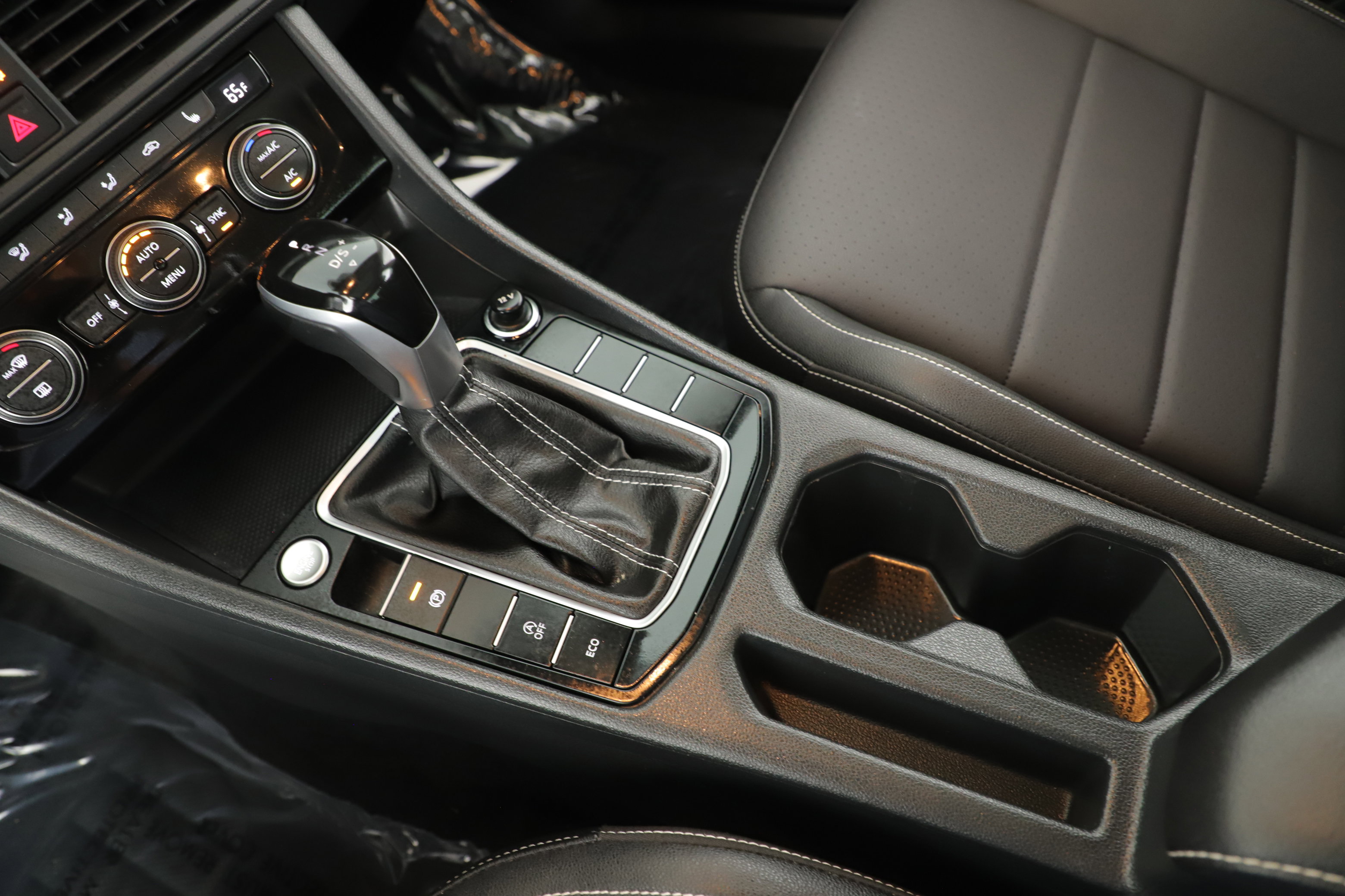 Used 2024 Volkswagen Jetta SE w/ Panoramic Sunroof Package image 16