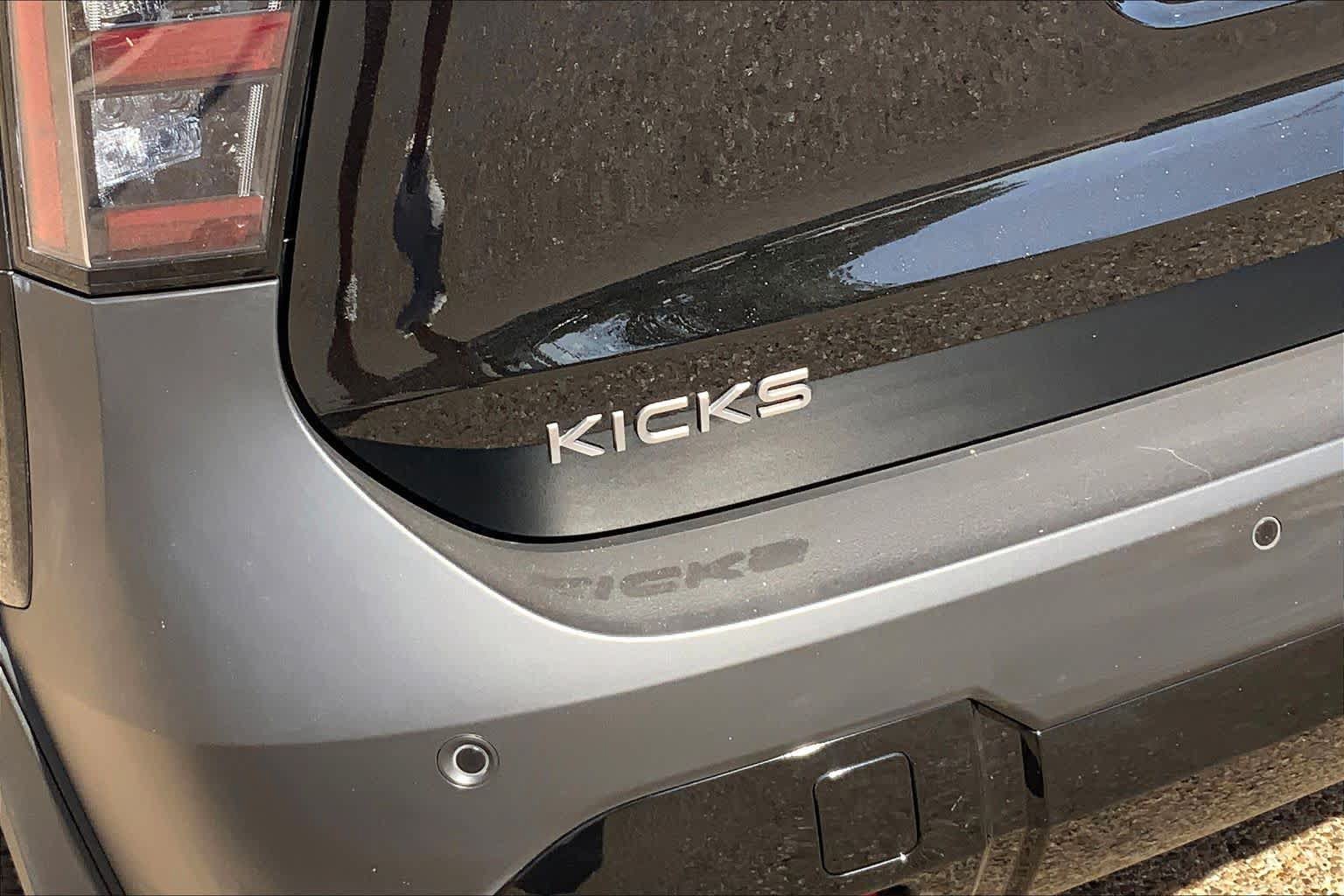 Used 2025 Nissan Kicks SV w/ SV Premium Package FWD image 10