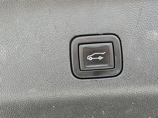 Used 2023 GMC Yukon XL AT4 w/ AT4 Premium Package AWD/4WD image 37