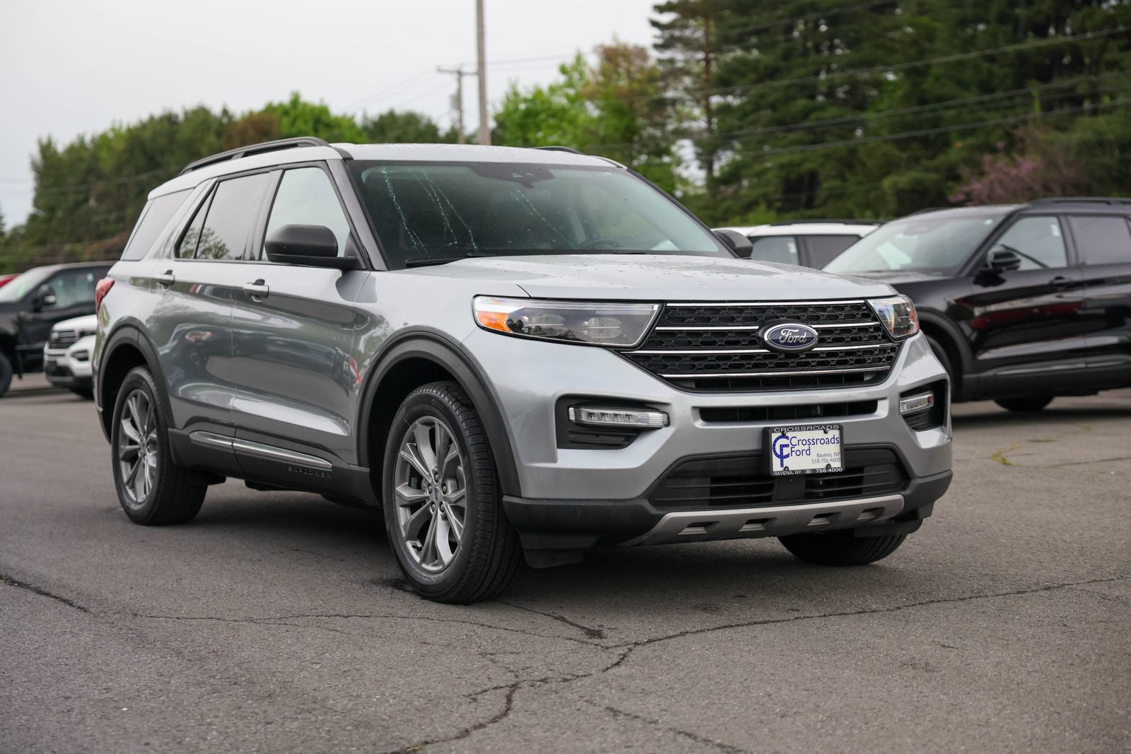 Certified 2023 Ford Explorer XLT w/ Equipment Group 202A AWD/4WD image 3