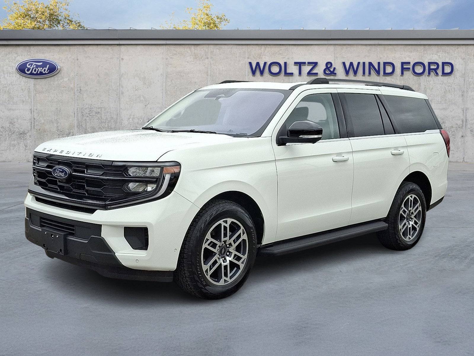 Certified 2025 Ford Expedition Active AWD/4WD image 3