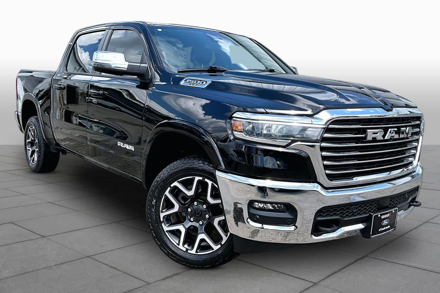 Used 2025 RAM 1500 Laramie w/ Off Road Group AWD/4WD image 3
