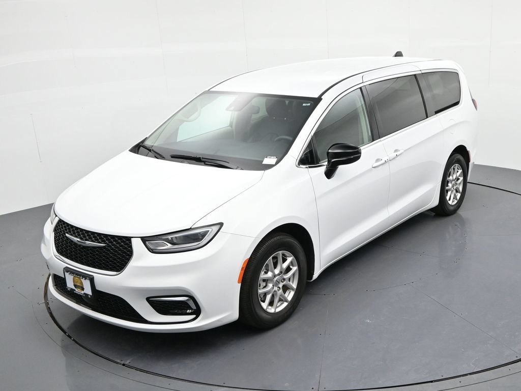 Used 2024 Chrysler Pacifica Touring-L FWD image 19