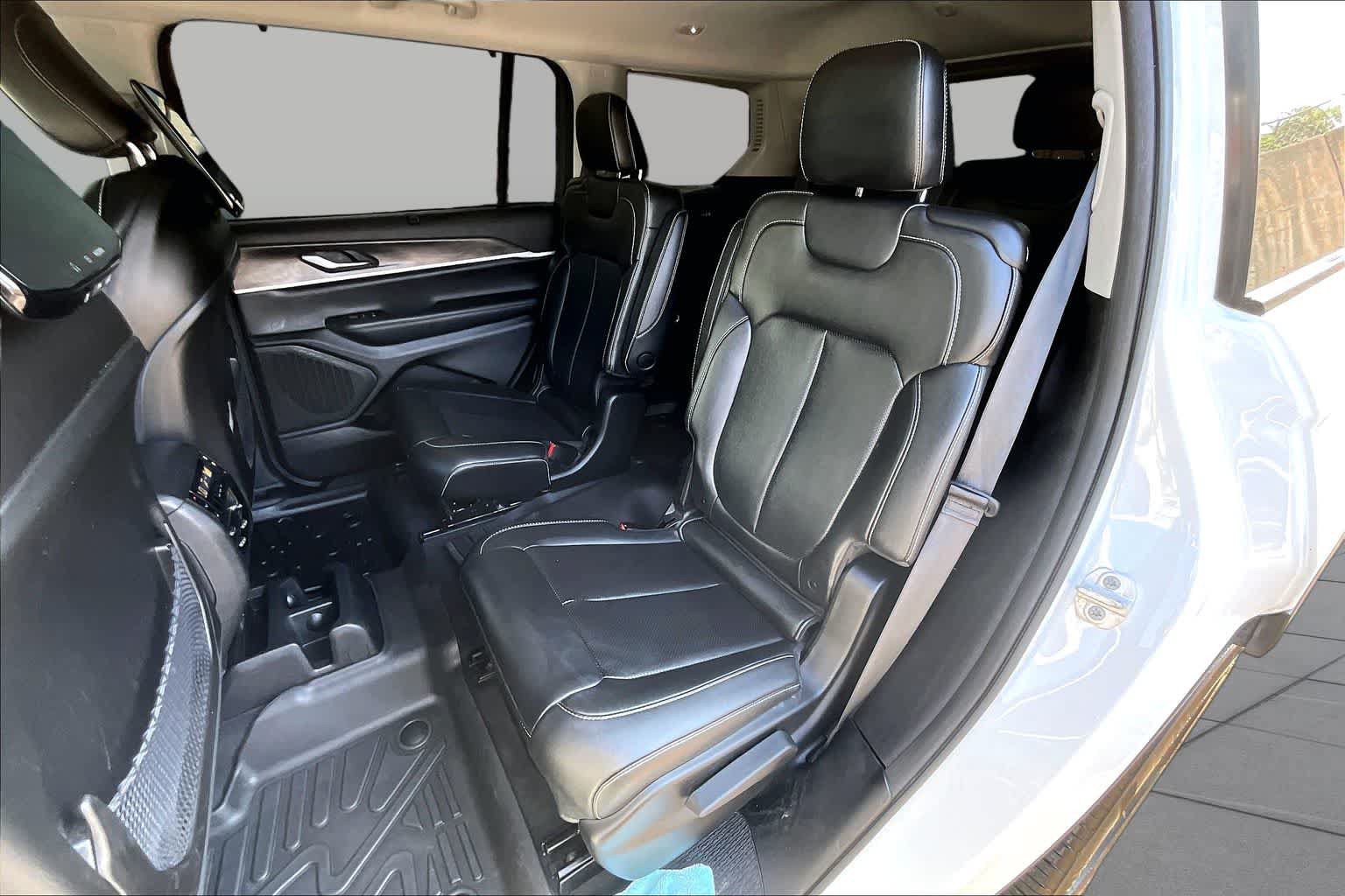 Used 2023 Jeep Grand Cherokee L Limited w/ Luxury Tech Group II RWD image 21