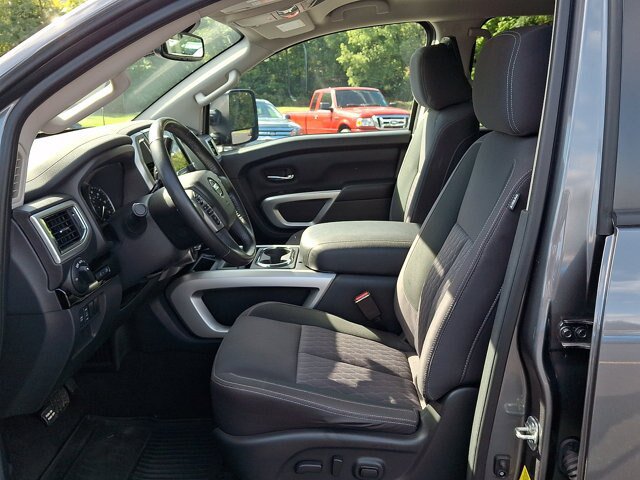 Used 2021 Nissan Titan SV w/ SV Convenience Package AWD/4WD image 16