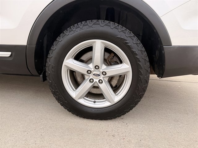 Certified 2017 Ford Explorer XLT w/ Equipment Group 202A image 11