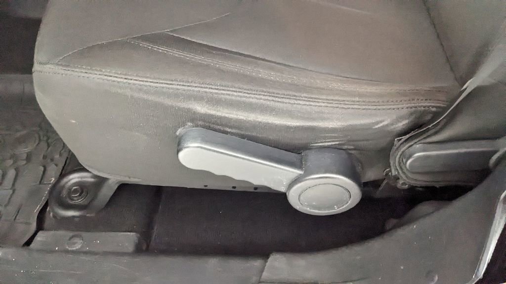 Used 2017 Jeep Wrangler Unlimited Willys image 28