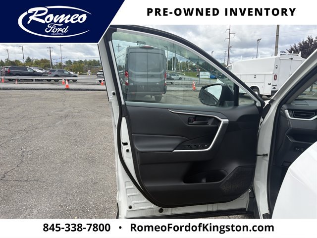 Used 2022 Toyota RAV4 LE AWD/4WD image 10