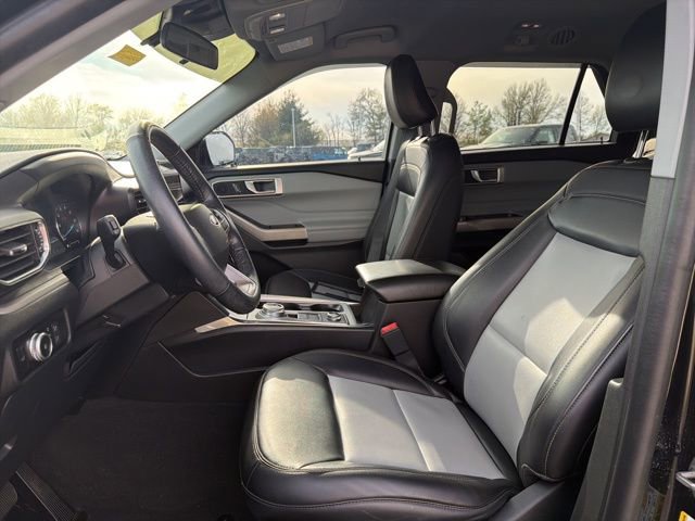 Certified 2022 Ford Explorer XLT w/ Equipment Group 202A image 29