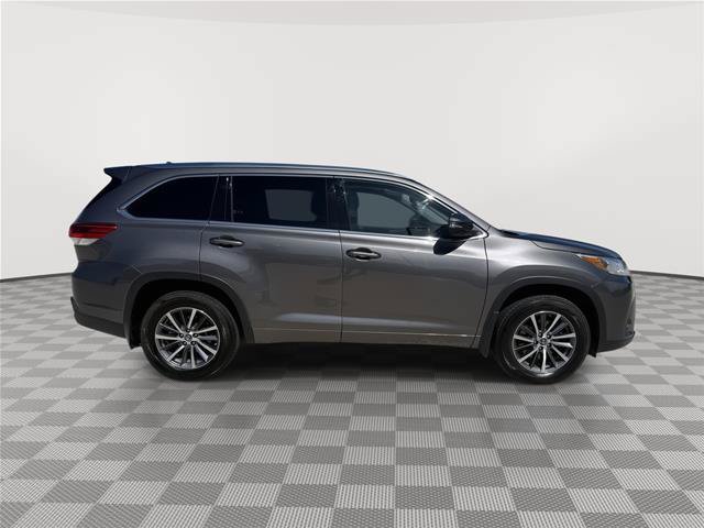 Used 2017 Toyota Highlander XLE AWD/4WD image 10