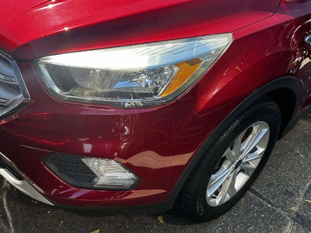 Certified 2018 Ford Escape SE w/ SE Sync 3 Package AWD/4WD image 4