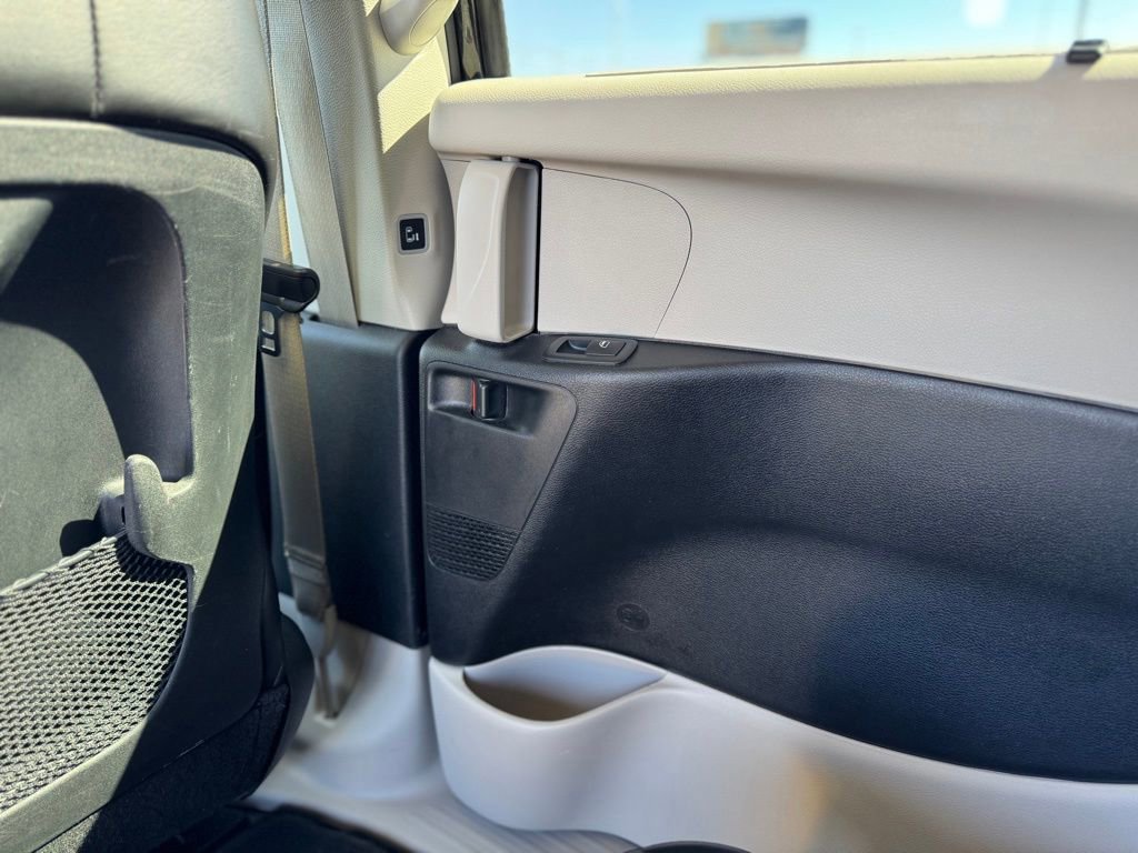 Used 2023 Chrysler Pacifica Touring-L image 32