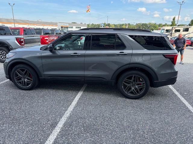 Certified 2025 Ford Explorer ST-Line w/ ST-Line Street Pack AWD/4WD image 5