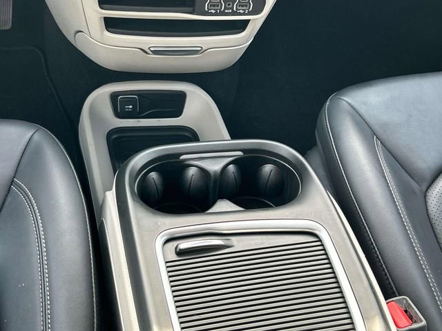 Used 2024 Chrysler Pacifica Touring-L image 17