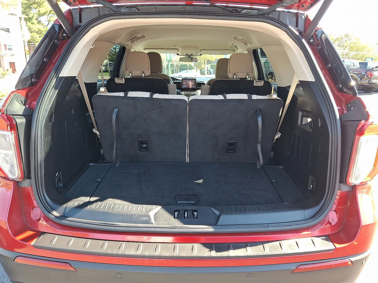 Certified 2020 Ford Explorer XLT w/ Comfort Package image 30