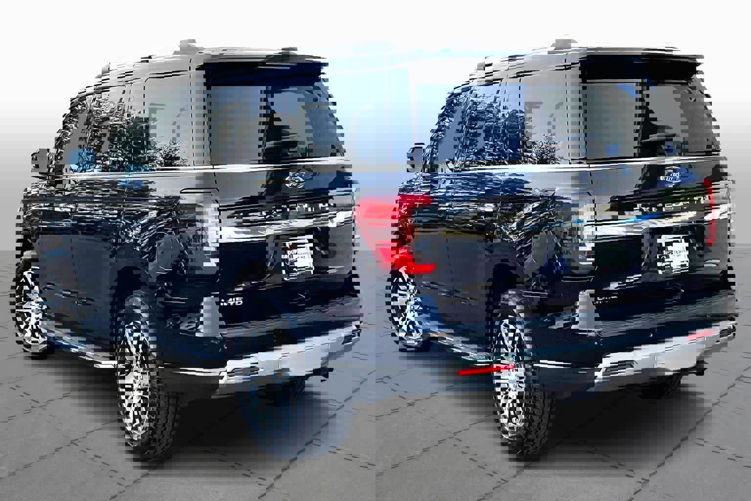 Certified 2023 Ford Expedition Limited image 2