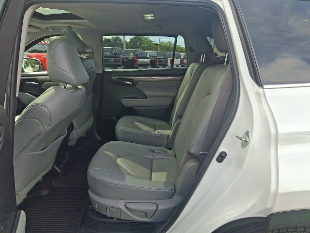 Used 2023 Toyota Highlander Limited AWD/4WD image 10