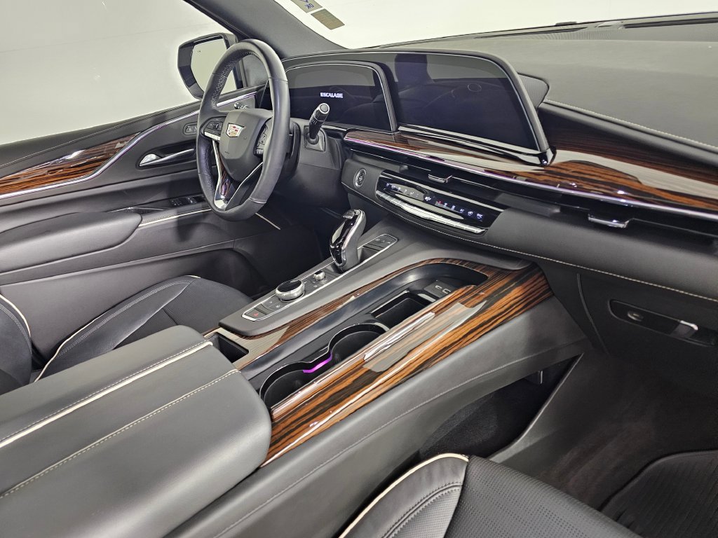Used 2023 Cadillac Escalade Premium Luxury w/ LPO, Radiant Package AWD/4WD image 10