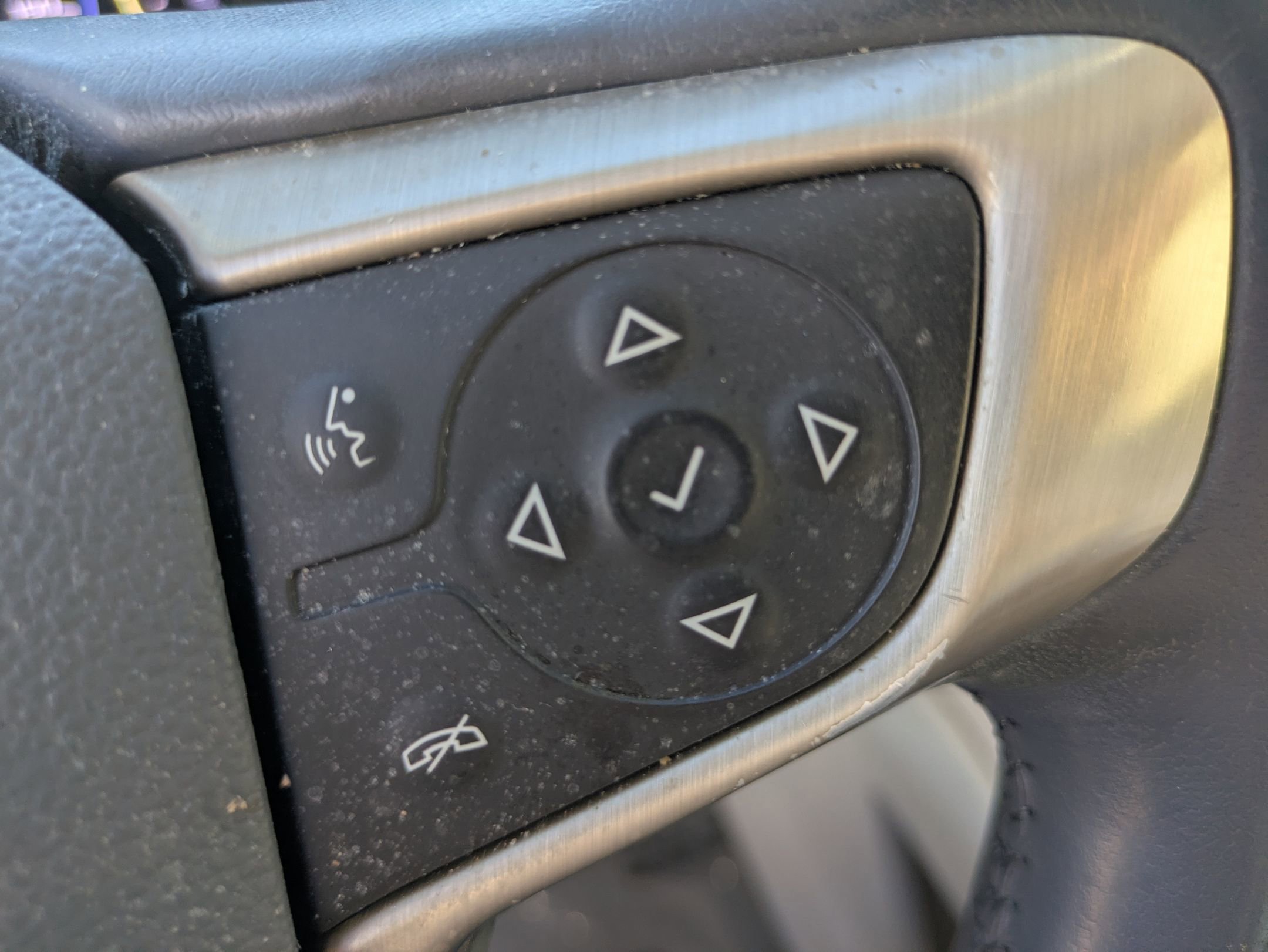 Used 2022 GMC Acadia Denali w/ Denali Ultimate Package image 17