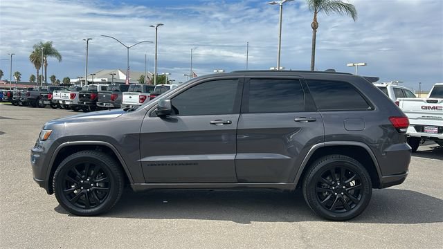 Used 2017 Jeep Grand Cherokee Altitude AWD/4WD image 7