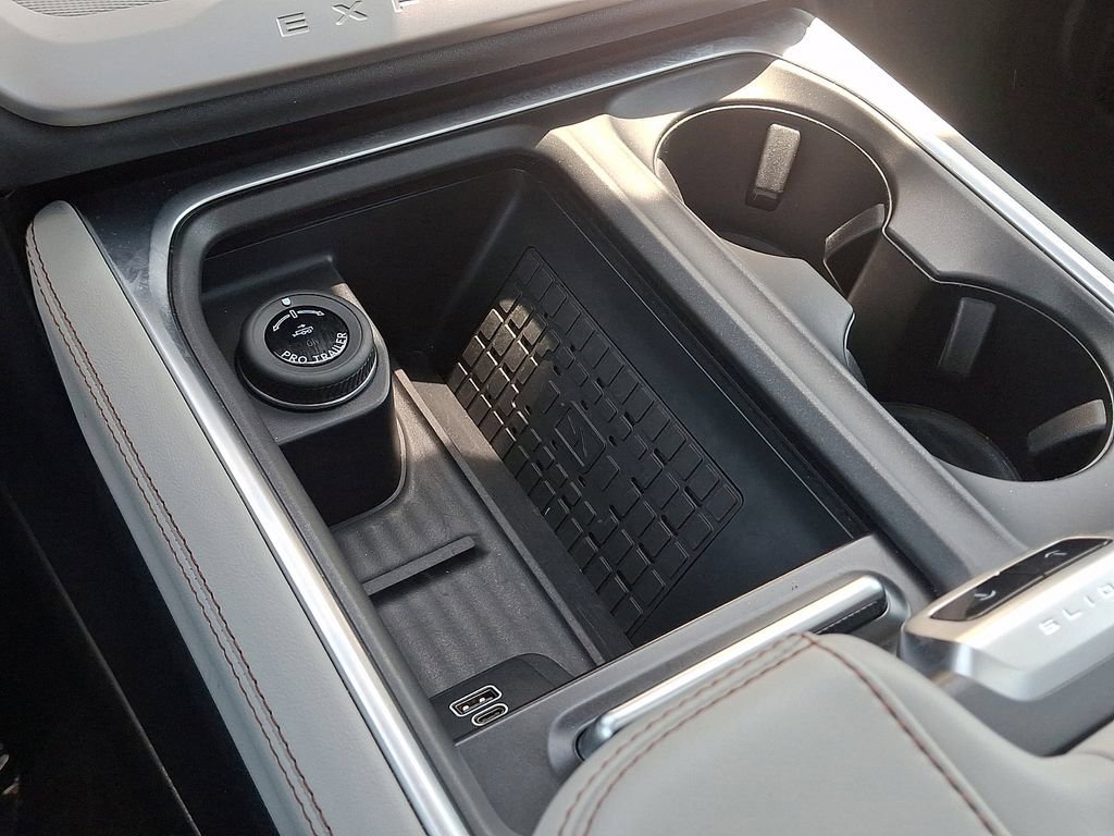 Certified 2025 Ford Expedition Active AWD/4WD image 16