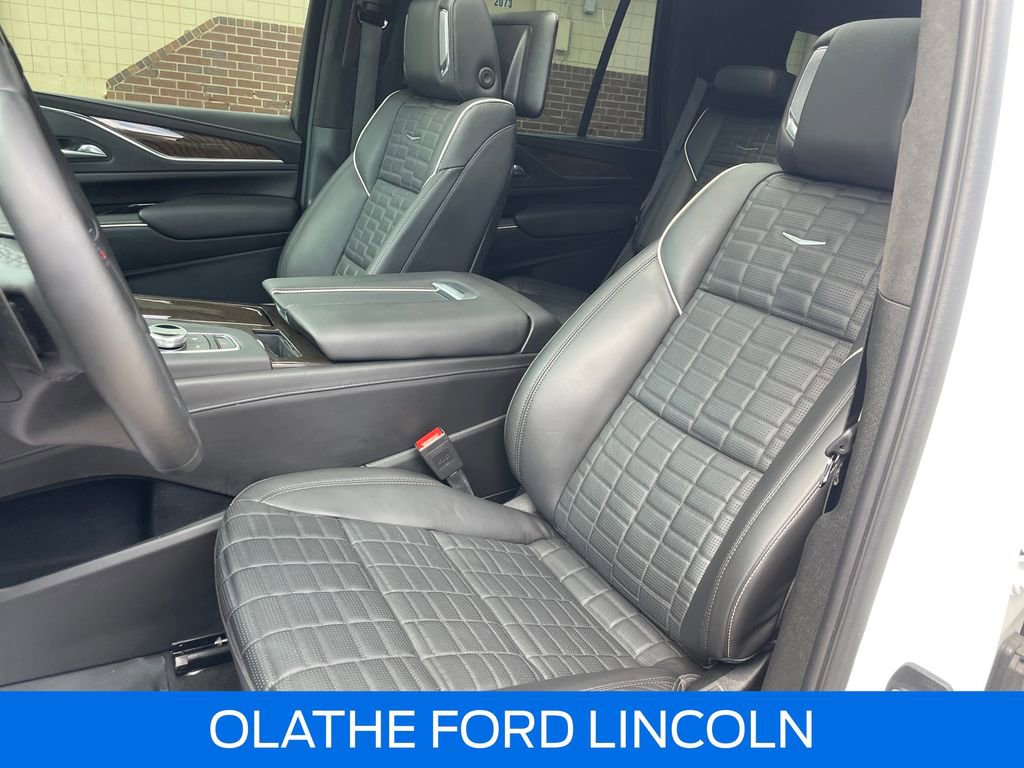Used 2024 Cadillac Escalade Sport Platinum w/ LPO, ONYX Package AWD/4WD image 11