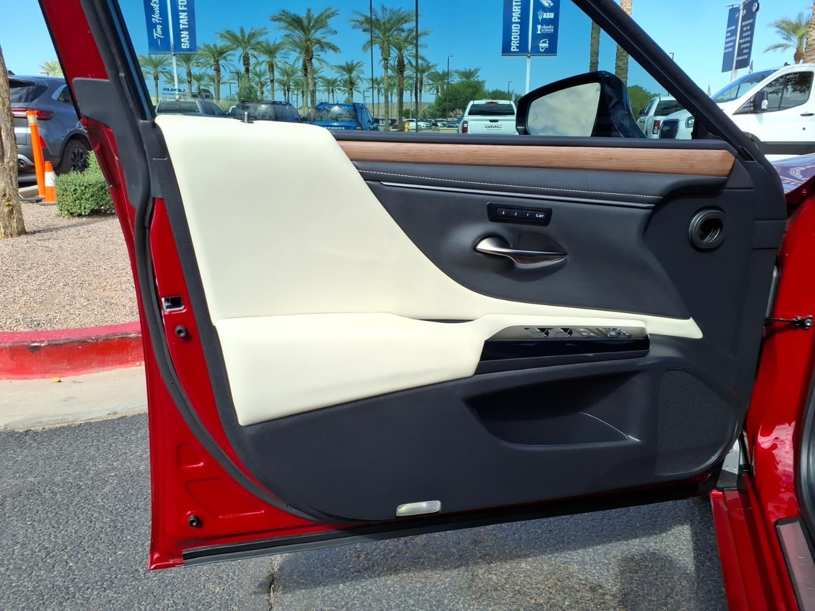 Used 2025 Lexus ES 300h w/ Premium Package FWD image 20